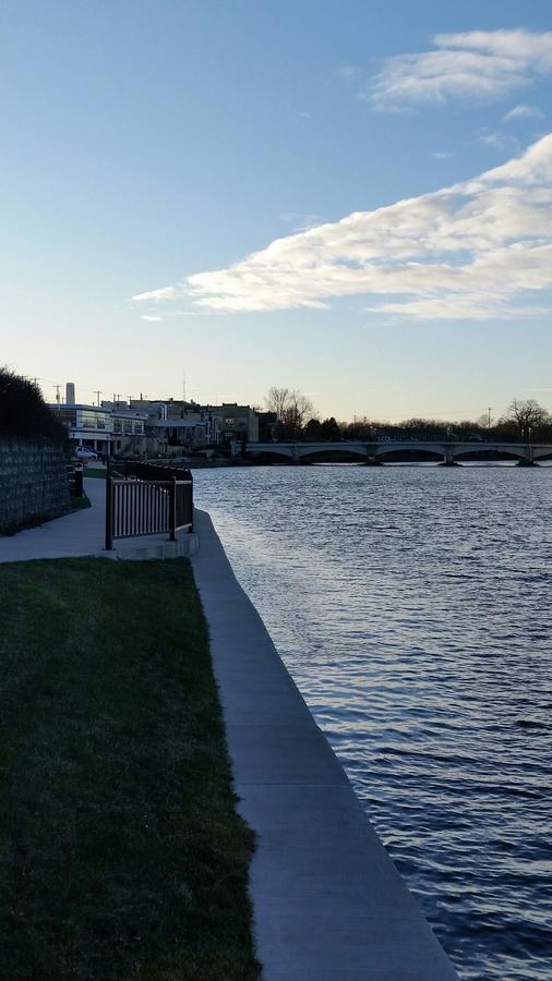 Riverwalk Inn & Suites 포트앳킨슨 외부 사진