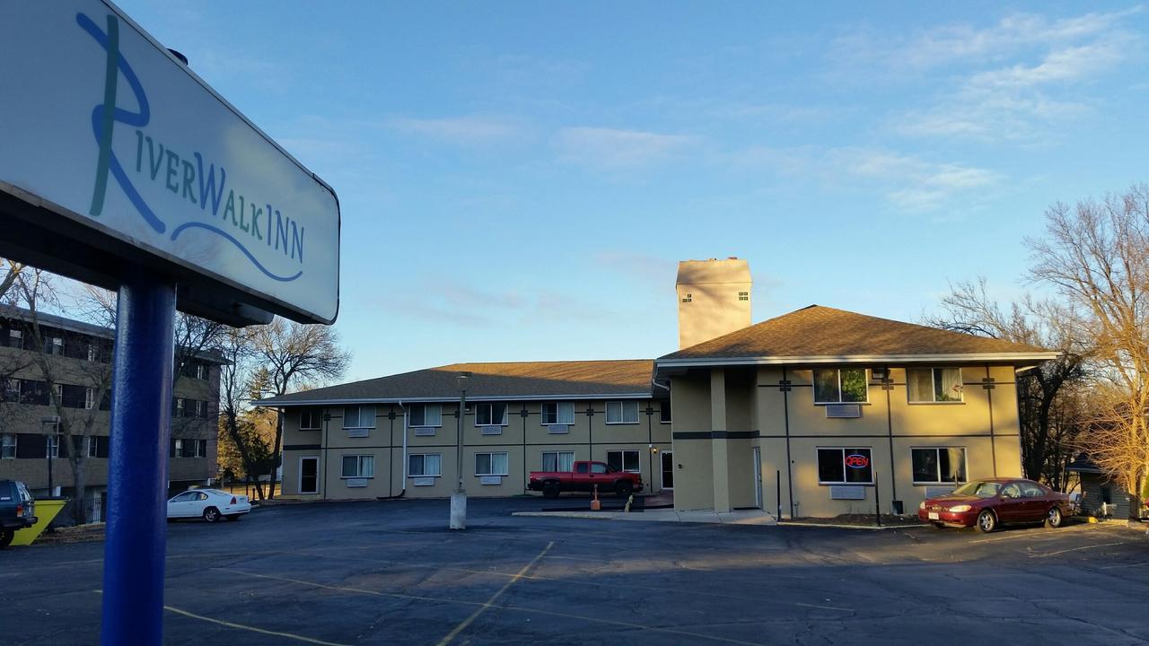 Riverwalk Inn & Suites 포트앳킨슨 외부 사진