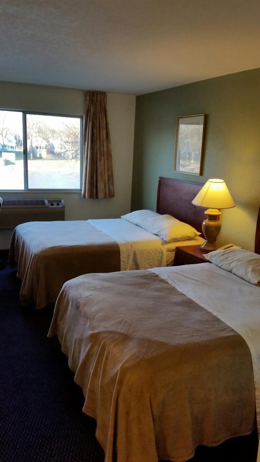 Riverwalk Inn & Suites 포트앳킨슨 외부 사진
