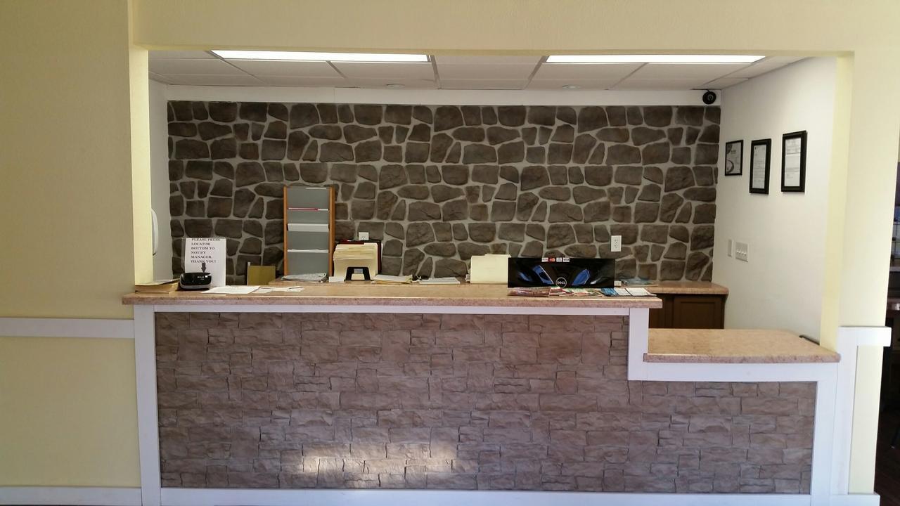 Riverwalk Inn & Suites 포트앳킨슨 외부 사진