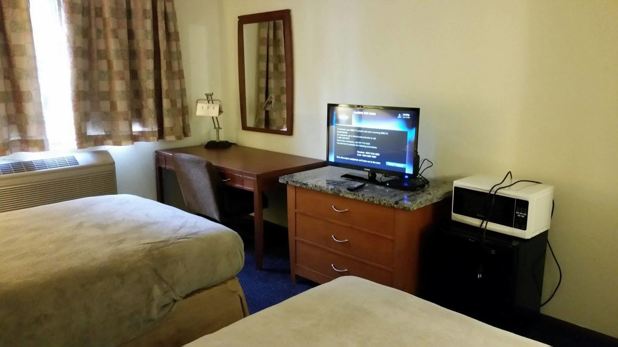 Riverwalk Inn & Suites 포트앳킨슨 외부 사진