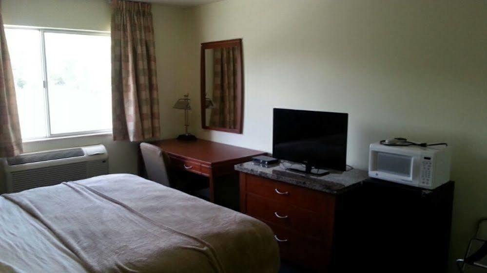 Riverwalk Inn & Suites 포트앳킨슨 외부 사진