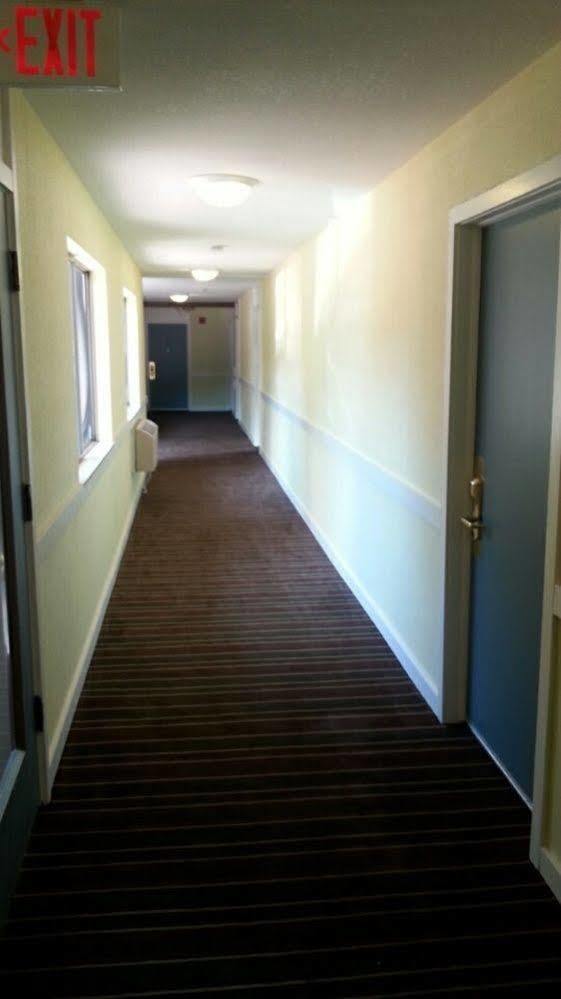 Riverwalk Inn & Suites 포트앳킨슨 외부 사진