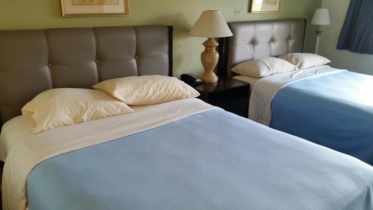 Riverwalk Inn & Suites 포트앳킨슨 외부 사진