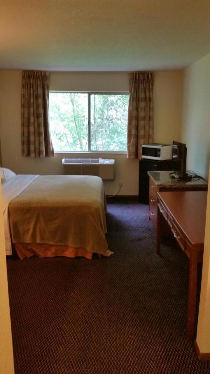 Riverwalk Inn & Suites 포트앳킨슨 외부 사진