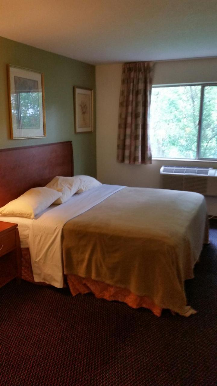Riverwalk Inn & Suites 포트앳킨슨 외부 사진