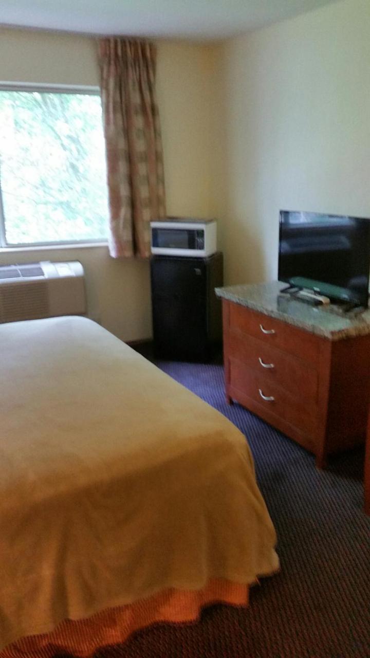 Riverwalk Inn & Suites 포트앳킨슨 외부 사진
